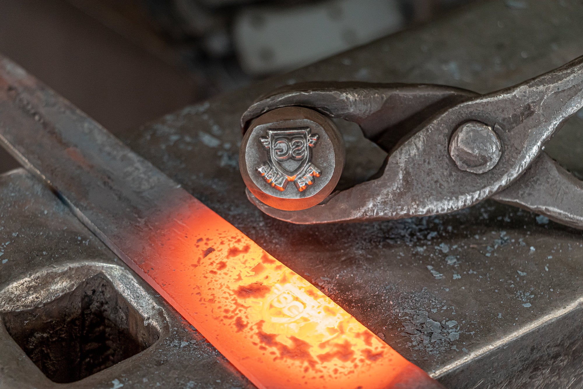 Faca Artesanal x Faca Industrial: Qual Vale o Investimento?