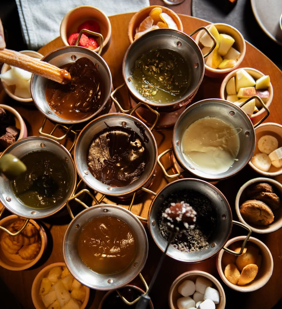 Fondue em Gramado: Tradição, Sabor e a Arte de Compartilhar